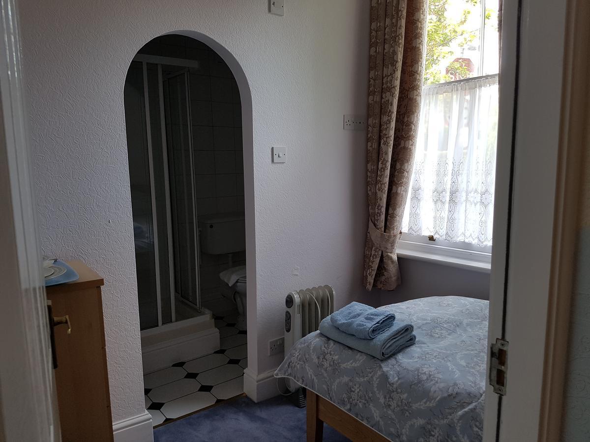 Alexandra Lodge Guest House Честер Экстерьер фото
