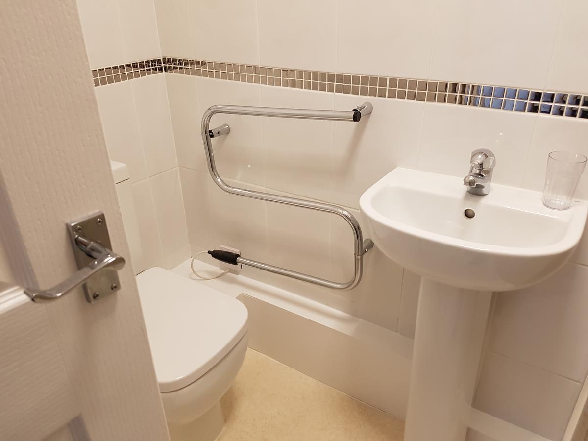 Alexandra Lodge Guest House Честер Экстерьер фото