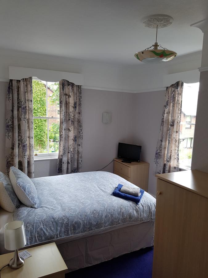 Alexandra Lodge Guest House Честер Экстерьер фото