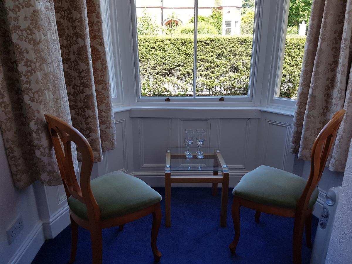 Alexandra Lodge Guest House Честер Экстерьер фото