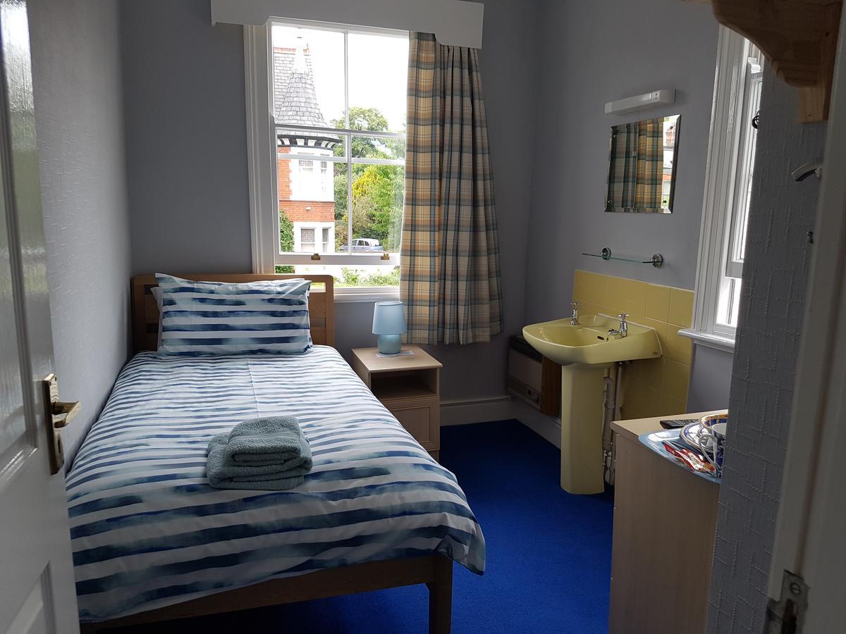 Alexandra Lodge Guest House Честер Экстерьер фото