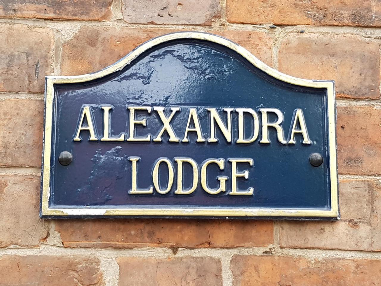 Alexandra Lodge Guest House Честер Экстерьер фото
